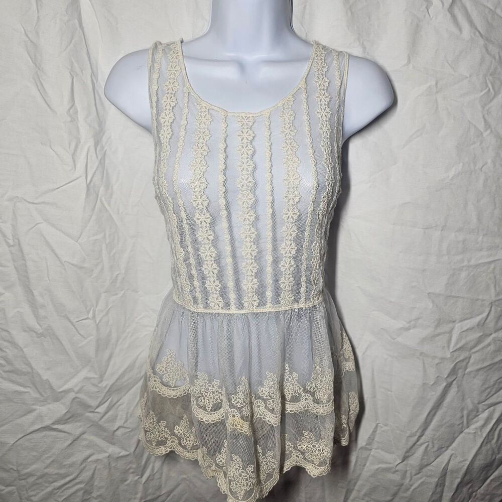 Vintage y2k xhilaration cream white lace crochet top
